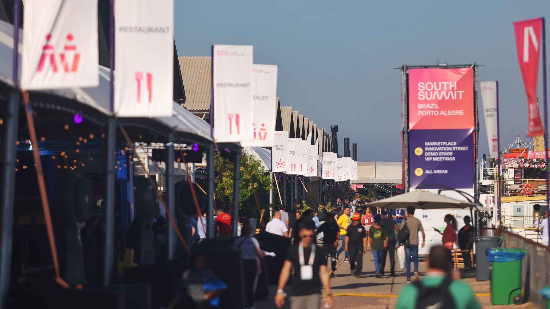 Movimentação no South Summit Brasil 2024, em Porto Alegre